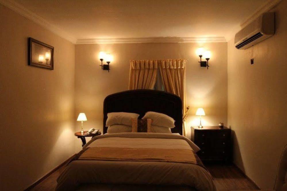 Fryburg Suites Aliayabiagba Dış mekan fotoğraf