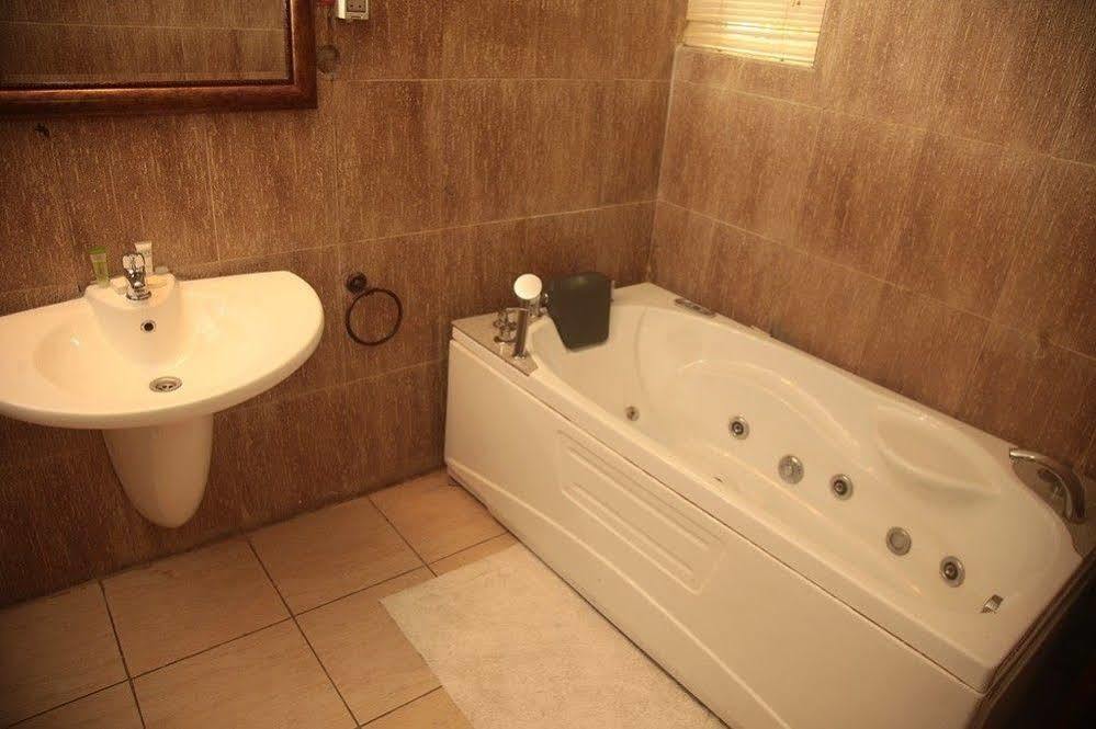 Fryburg Suites Aliayabiagba Dış mekan fotoğraf
